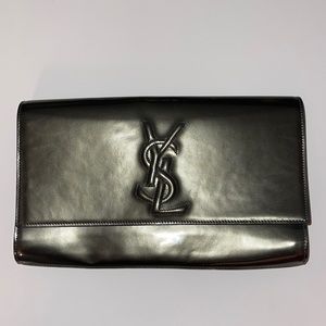 Used twice, perfect condition. Color Khaki but looks like an Olive Green.